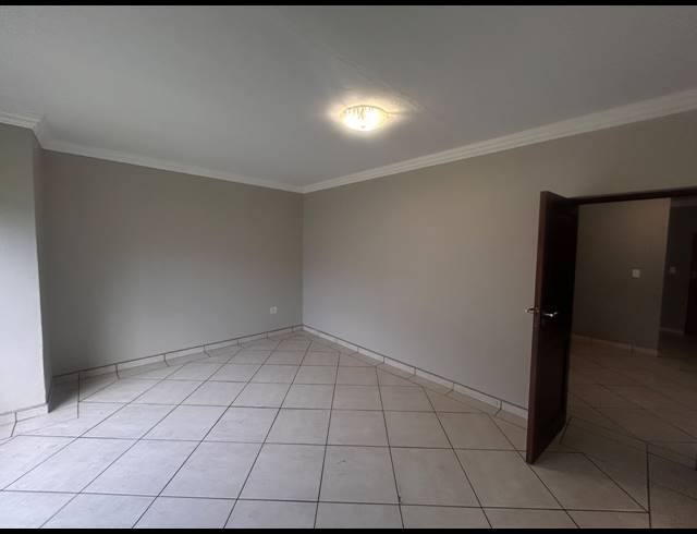 5 BEDROOM HOUSE FOR SALE IN VANDERBIJLPARK SE 8